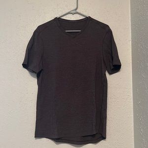 Purple Lululemon men’s five-year T-shirt